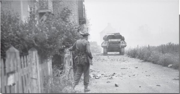 le Lt-Colonel R. Moulton, commandant du 48 RM Commando